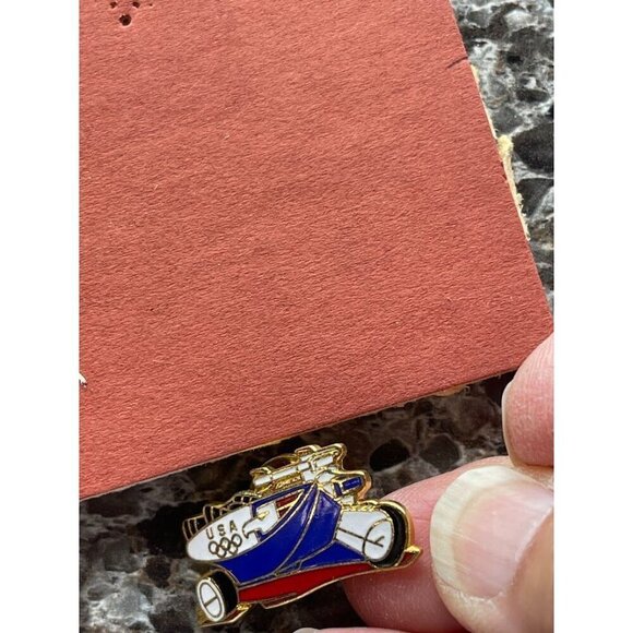 Vintage Olympic Pin 1988 Seoul South Korea Olympic‎ USA Vehicle Hanna Barbera 1B - Picture 6 of 7